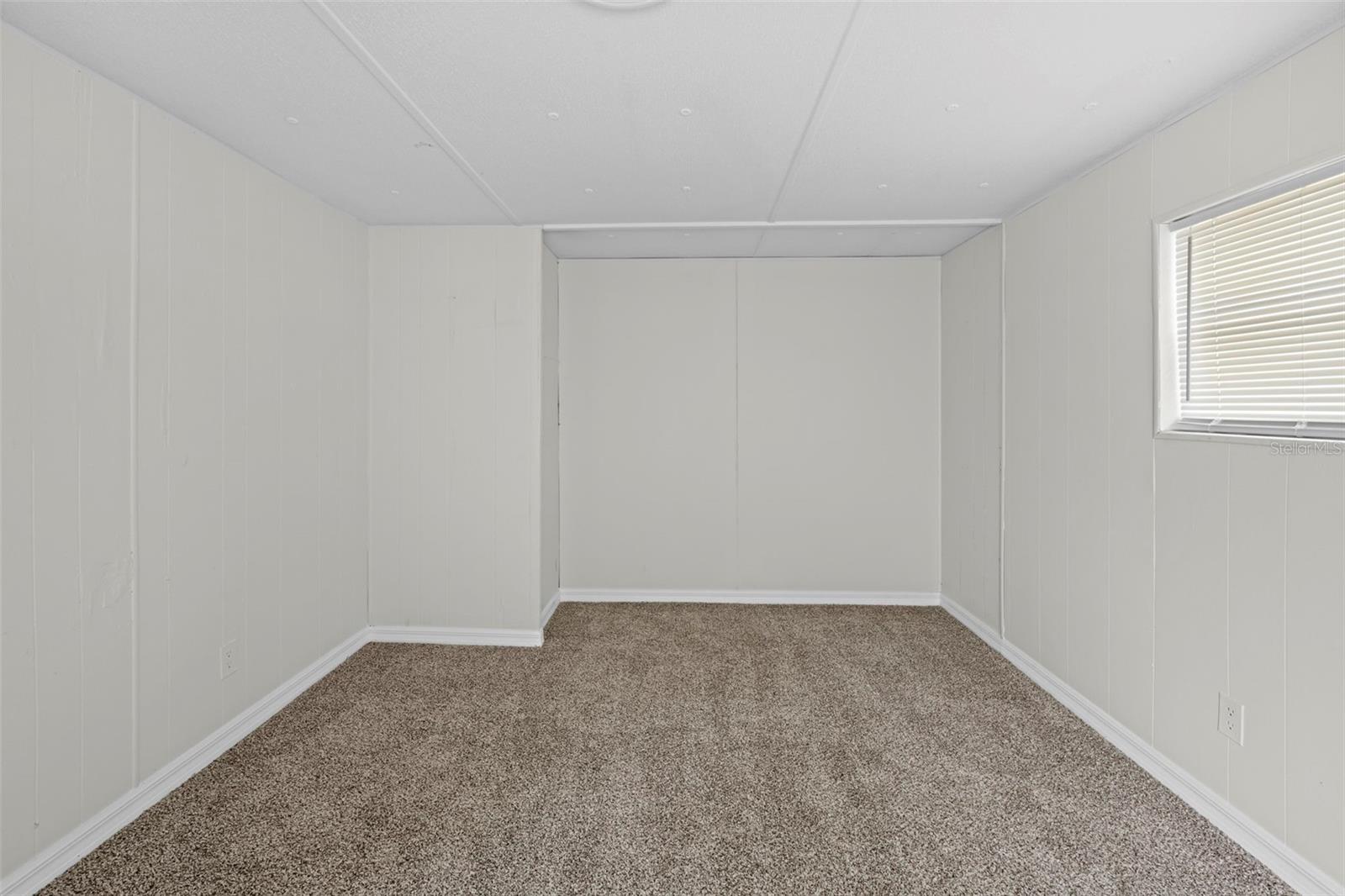 TB8433906 Property Photo 14