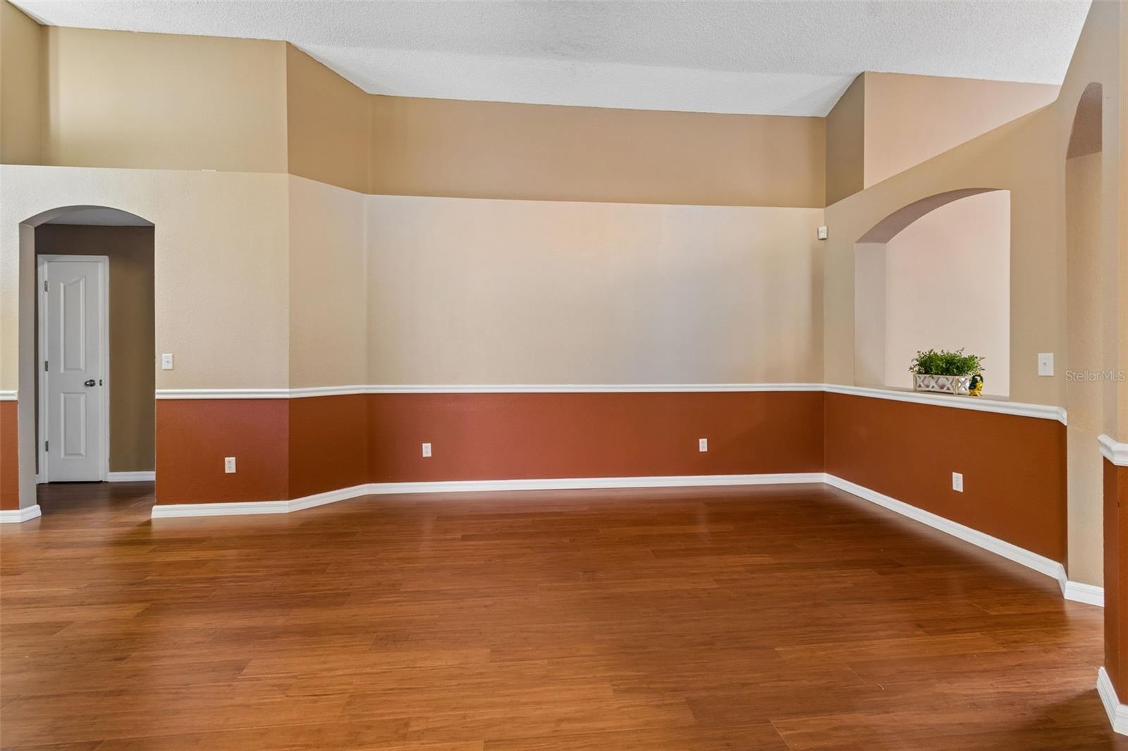 5646 Paddock Trail Dr Property Photo 4