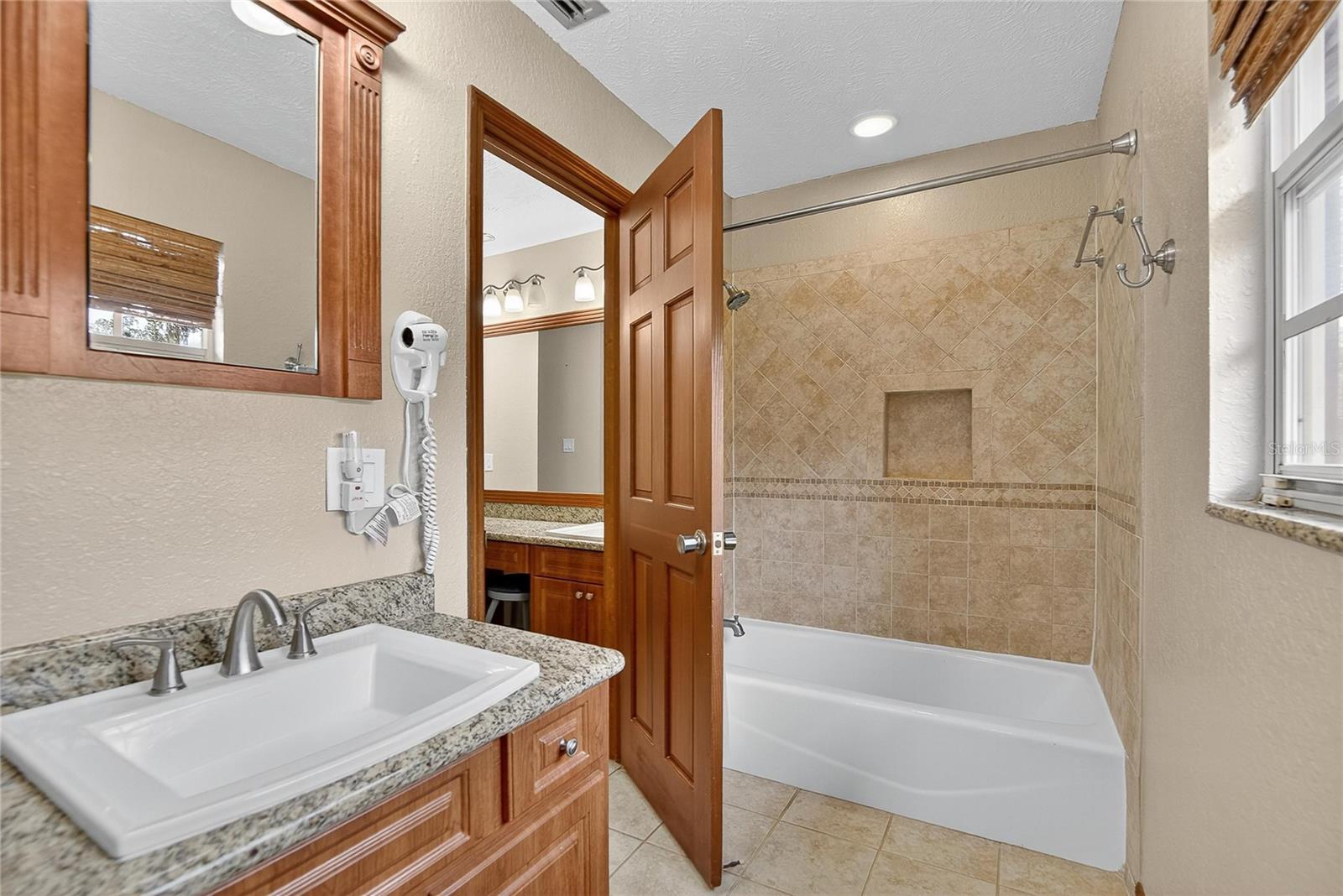 1502 Azalea St Property Photo 10