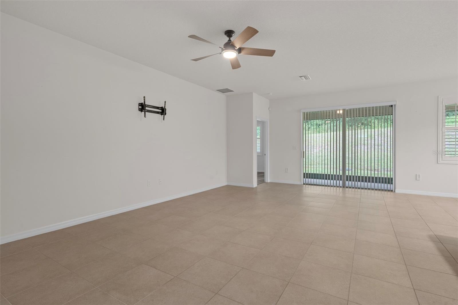 12735 Eastpointe Dr Property Photo 10
