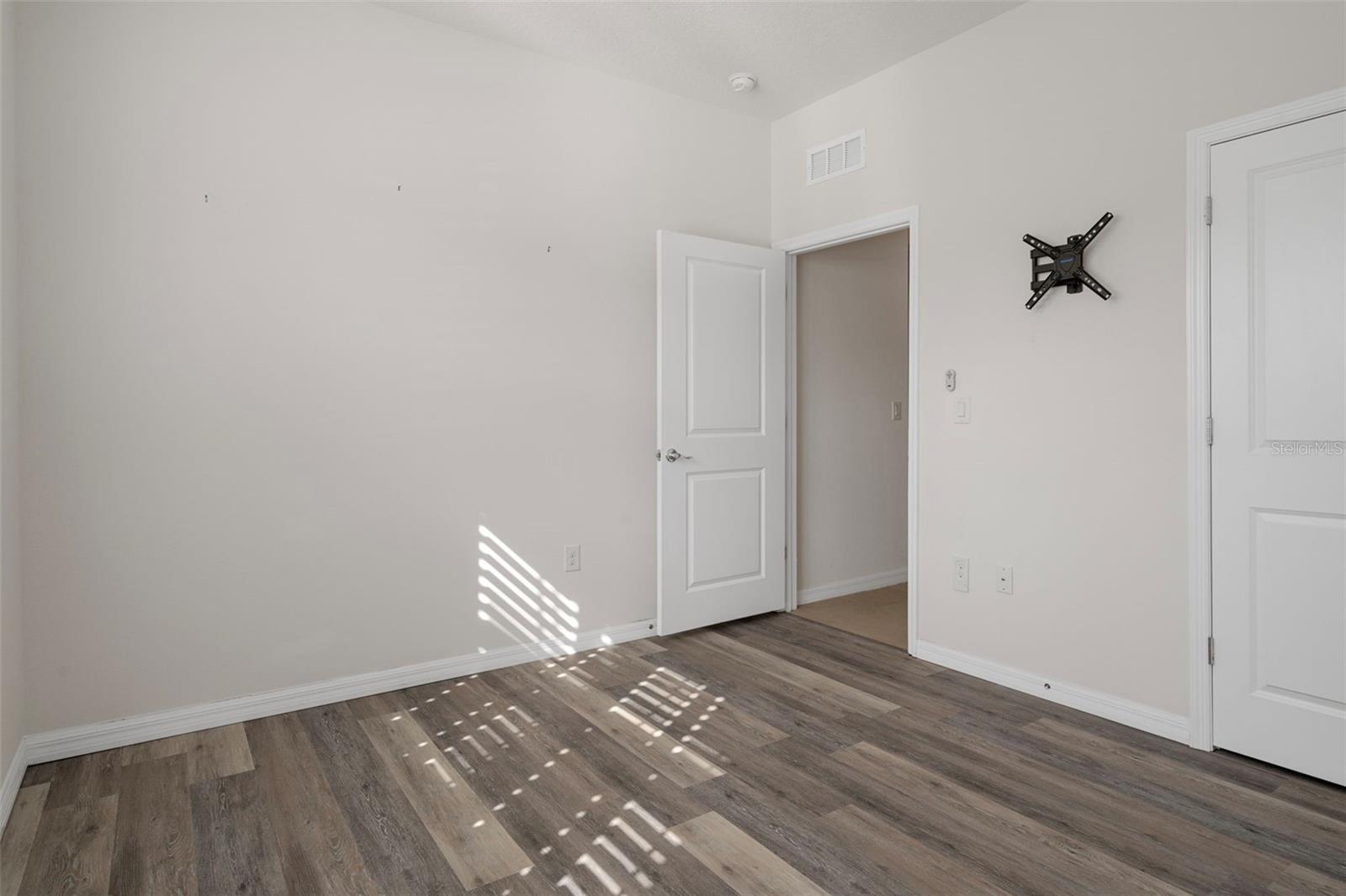 12735 Eastpointe Dr Property Photo 35