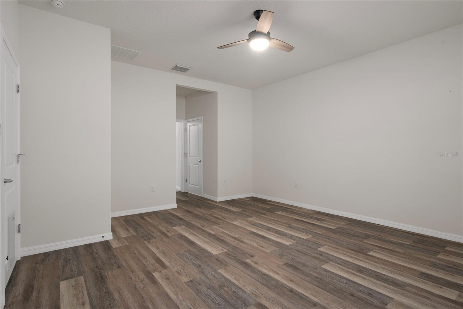 12735 Eastpointe Dr Property Photo 36