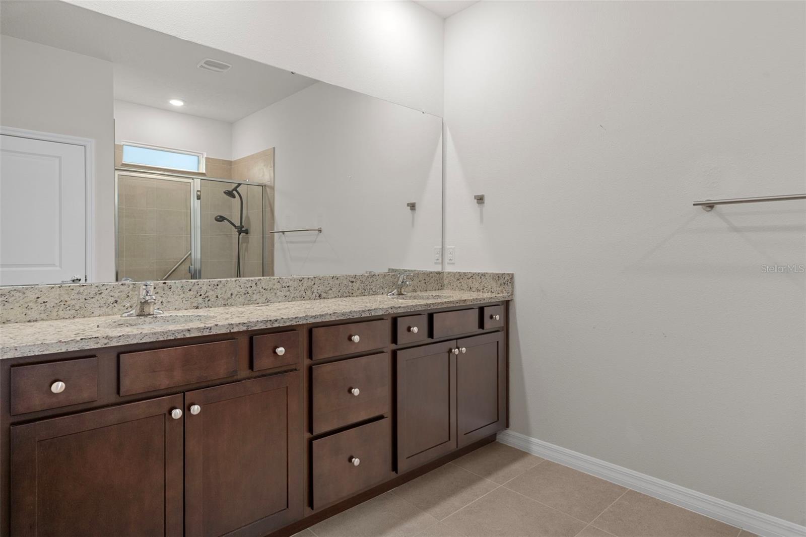 12735 Eastpointe Dr Property Photo 38