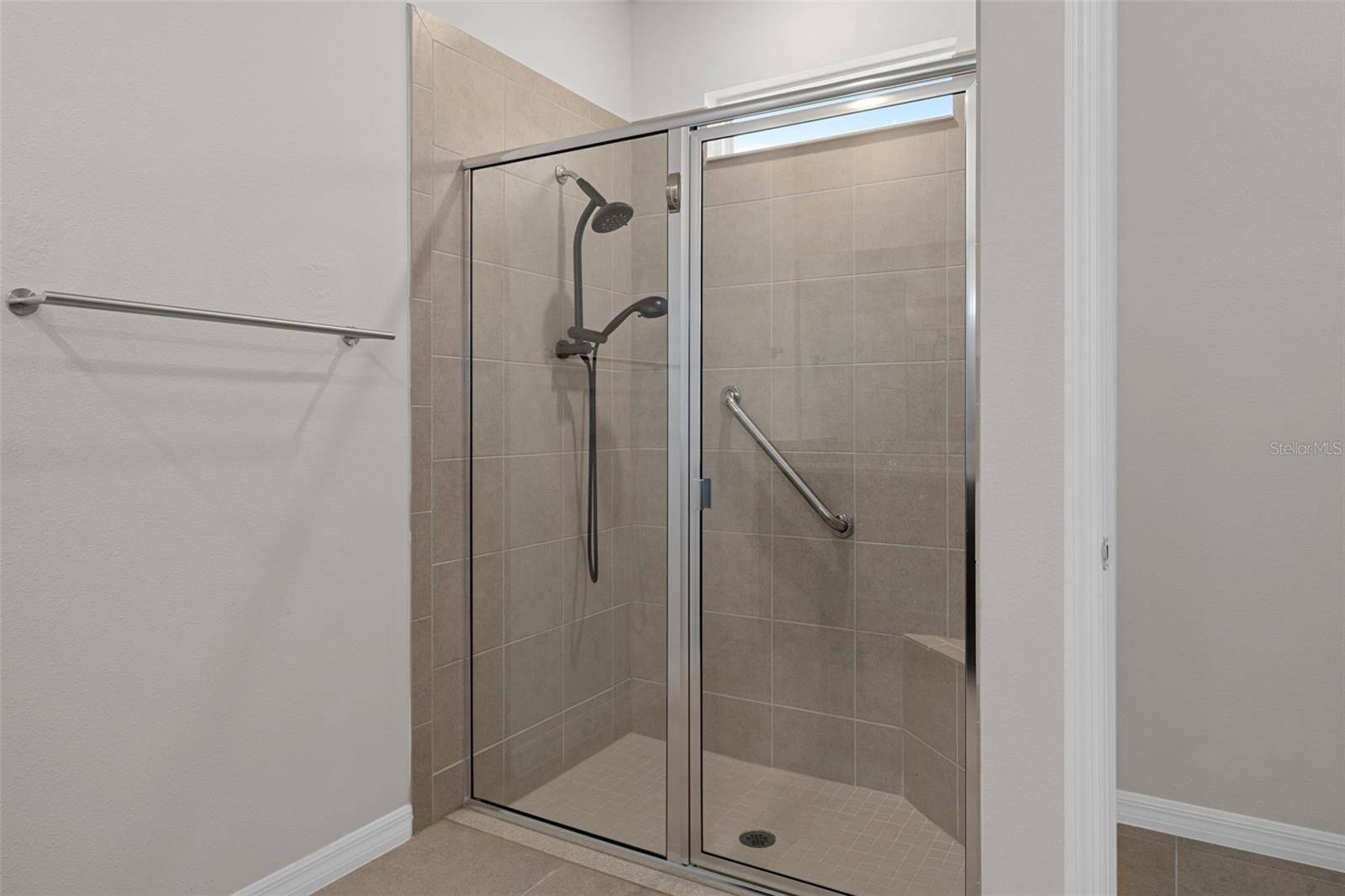 12735 Eastpointe Dr Property Photo 40