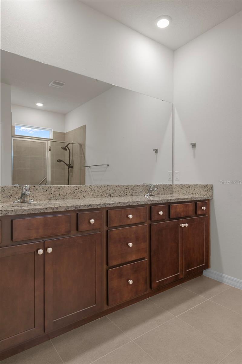 12735 Eastpointe Dr Property Photo 41