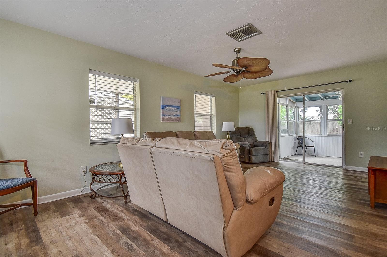 6237 Dalton St Property Photo 6