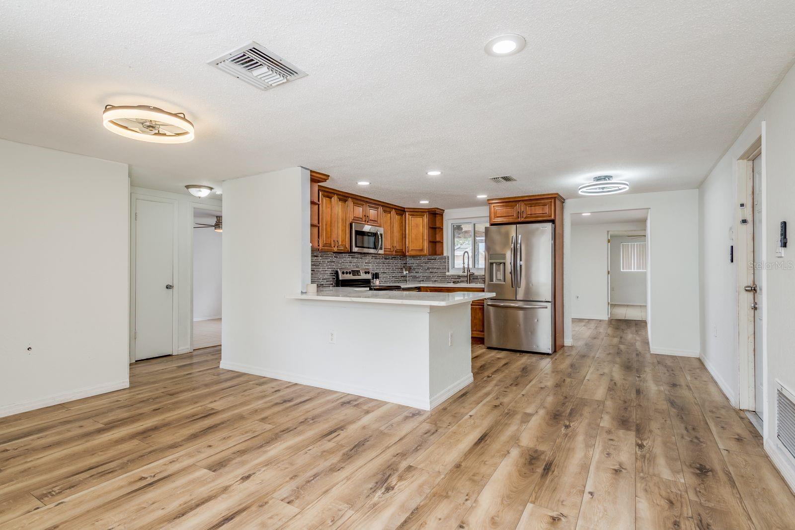 9826 Rainbow Ln Property Photo 5