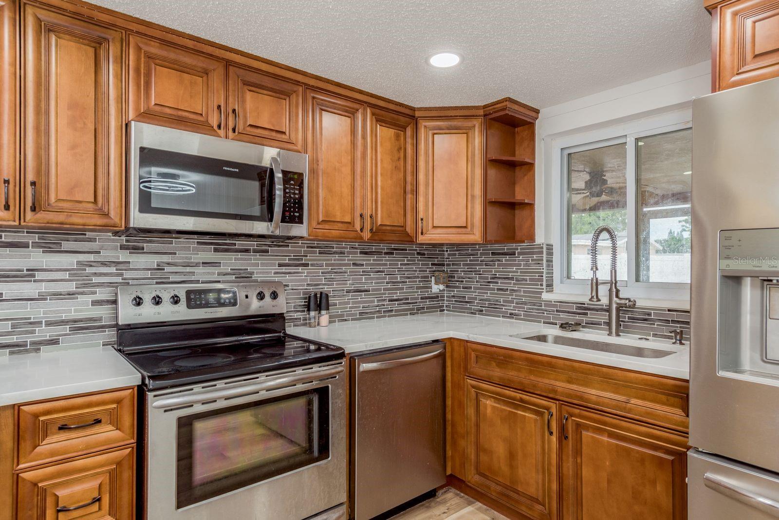 9826 Rainbow Ln Property Photo 7