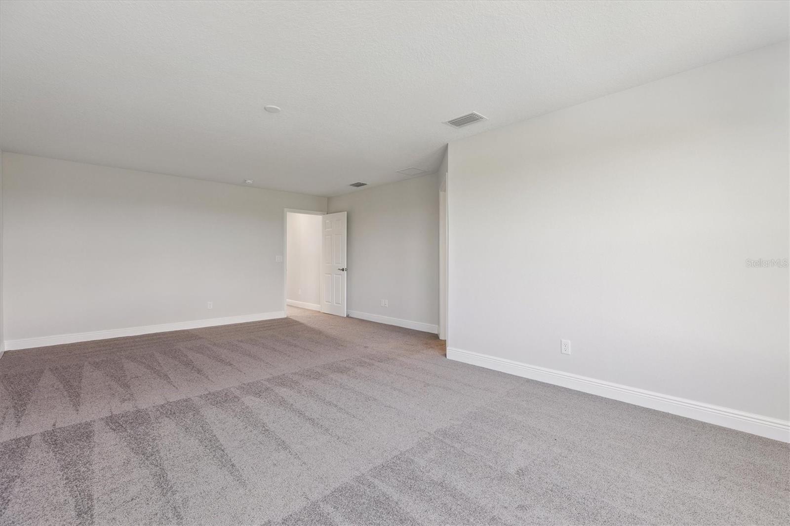 9711 Surrey Rose Dr Property Photo 6