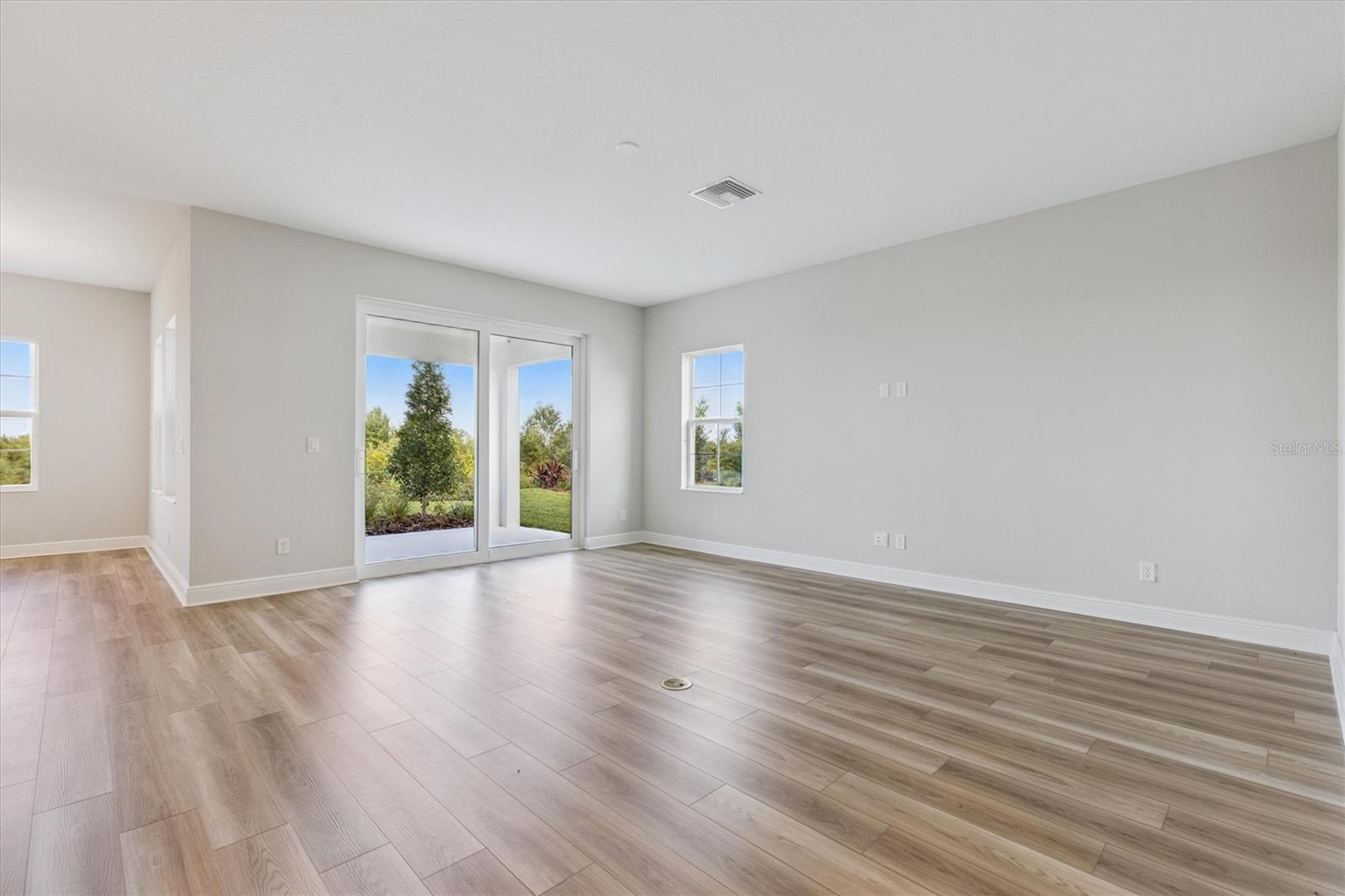 9711 Surrey Rose Dr Property Photo 17