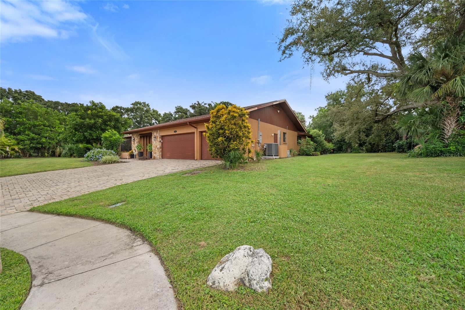 2674 Concorde Ct Property Photo 5