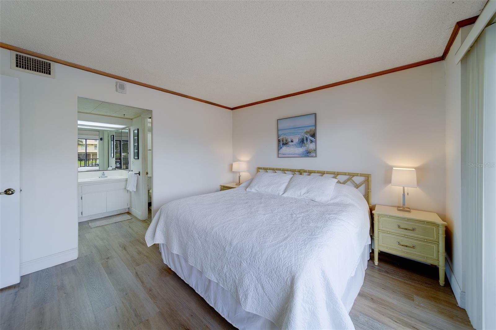 51 Island Way #101 Property Photo 37