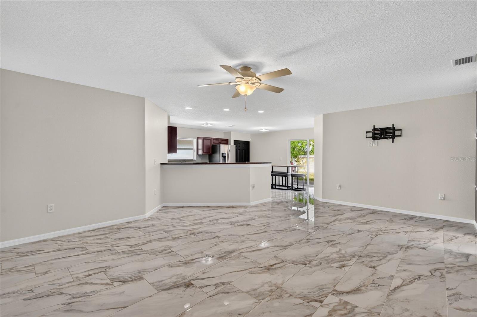 1426 Blossom Bayou Cir Property Photo 3