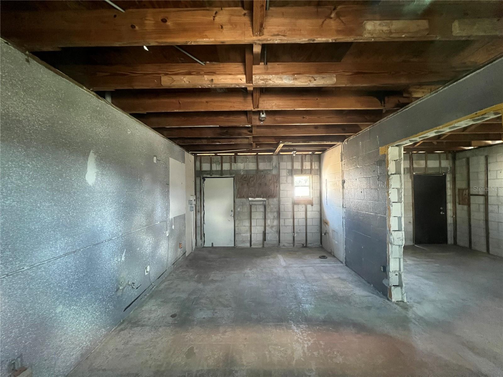 1713 N Albany Ave Property Photo 9
