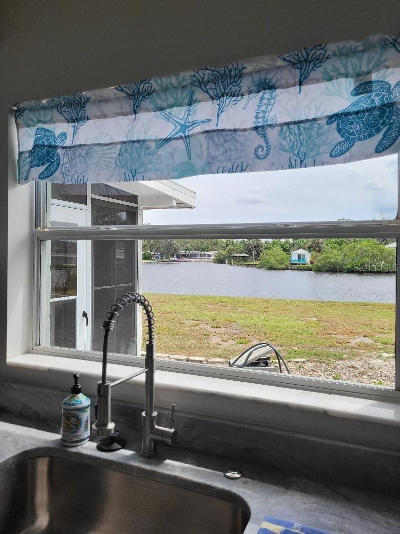 828 Blue Heron Blvd Property Photo 8
