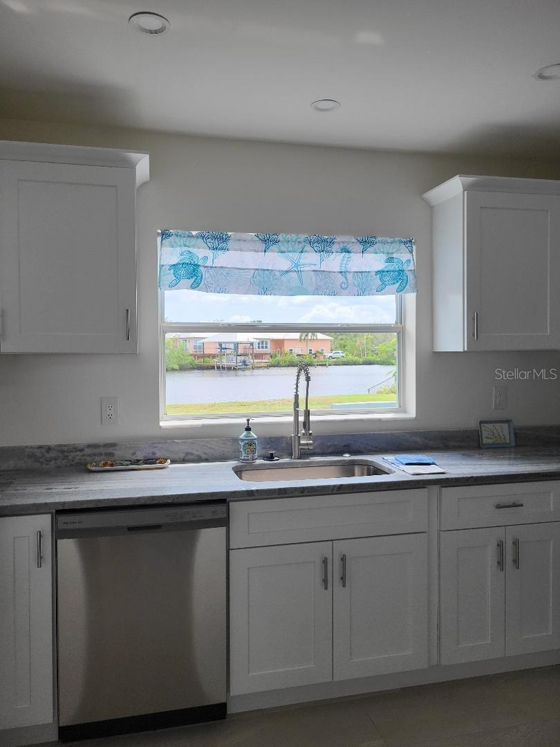 828 Blue Heron Blvd Property Photo 9