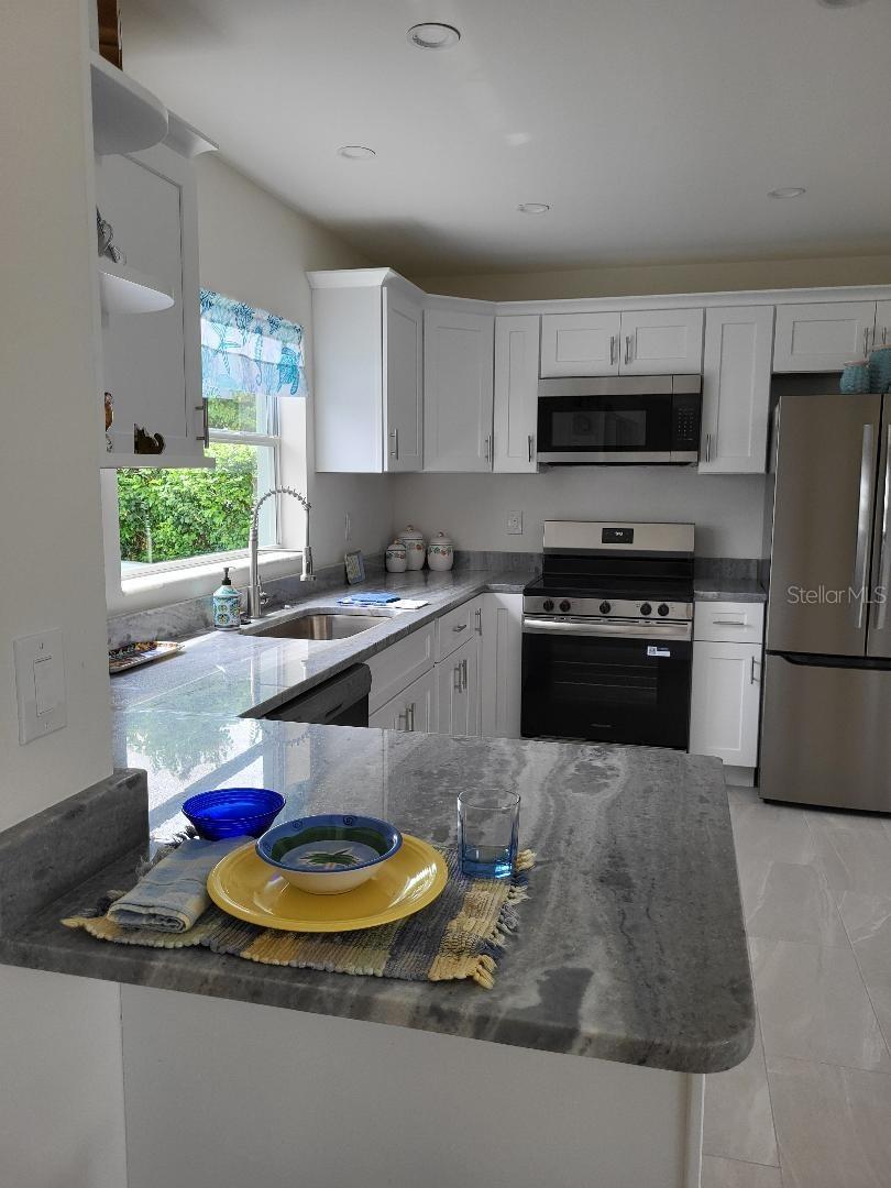 828 Blue Heron Blvd Property Photo 10