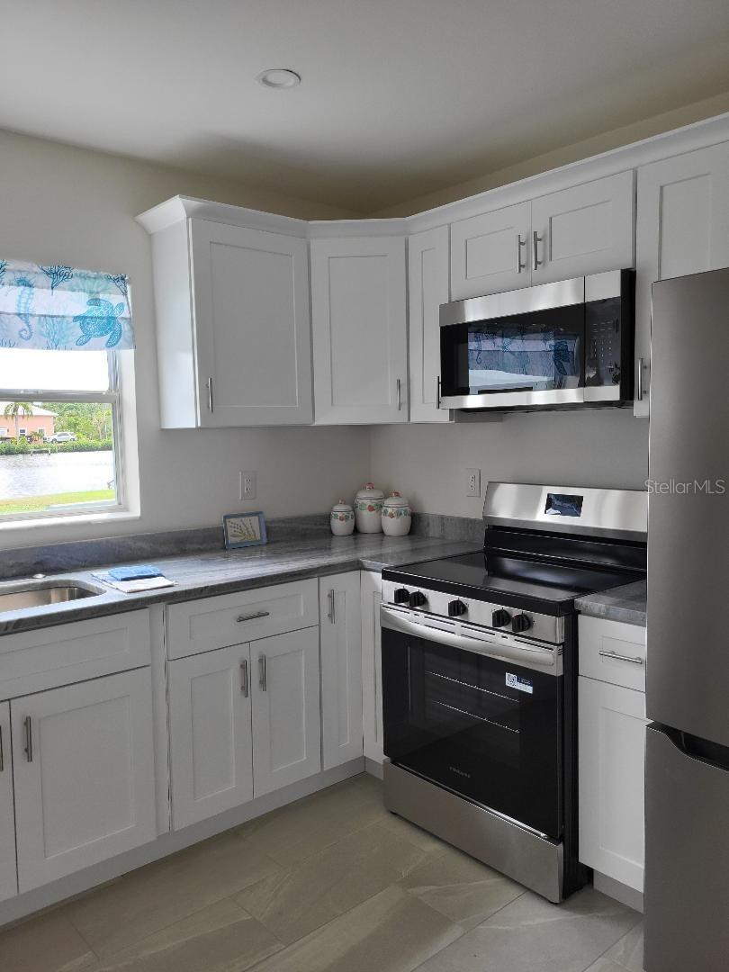 828 Blue Heron Blvd Property Photo 11