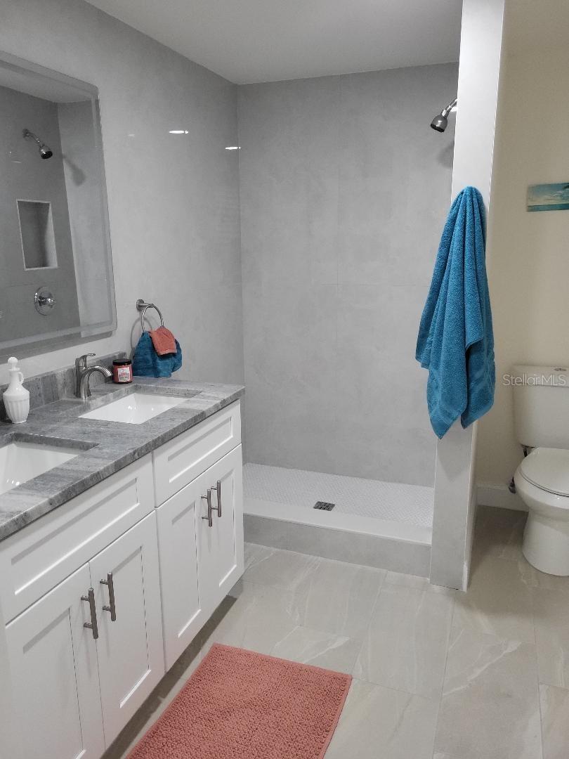 828 Blue Heron Blvd Property Photo 16