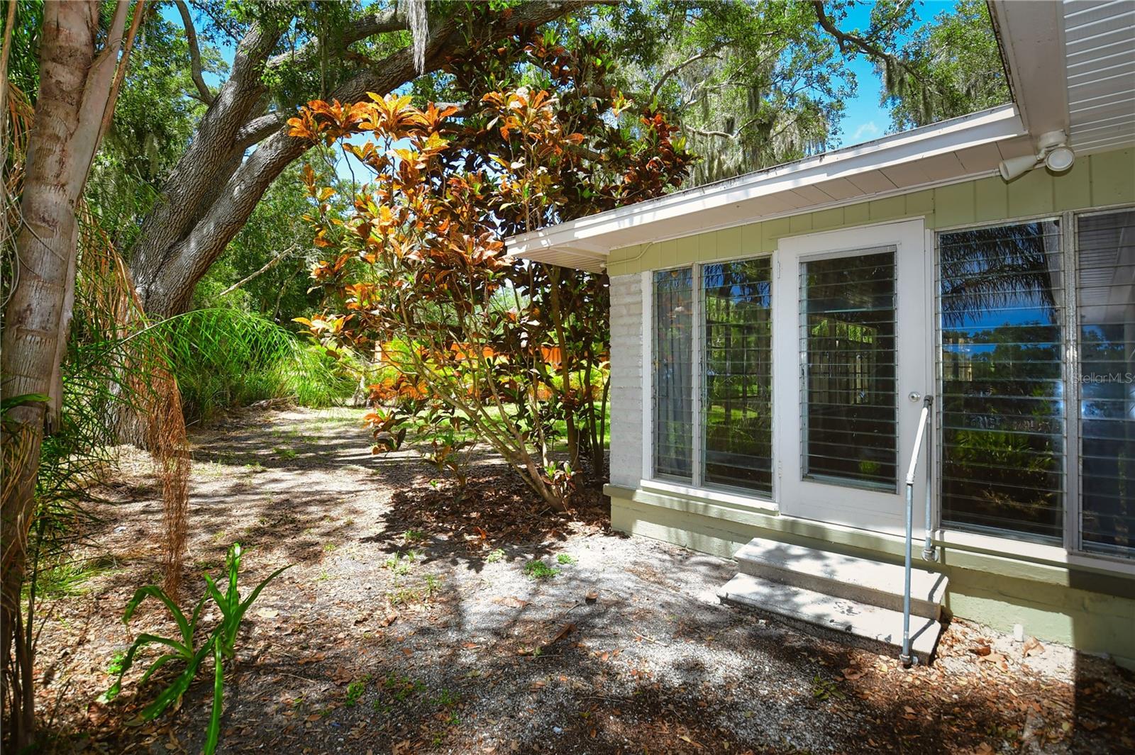 160 Bayshore Dr Property Photo 7