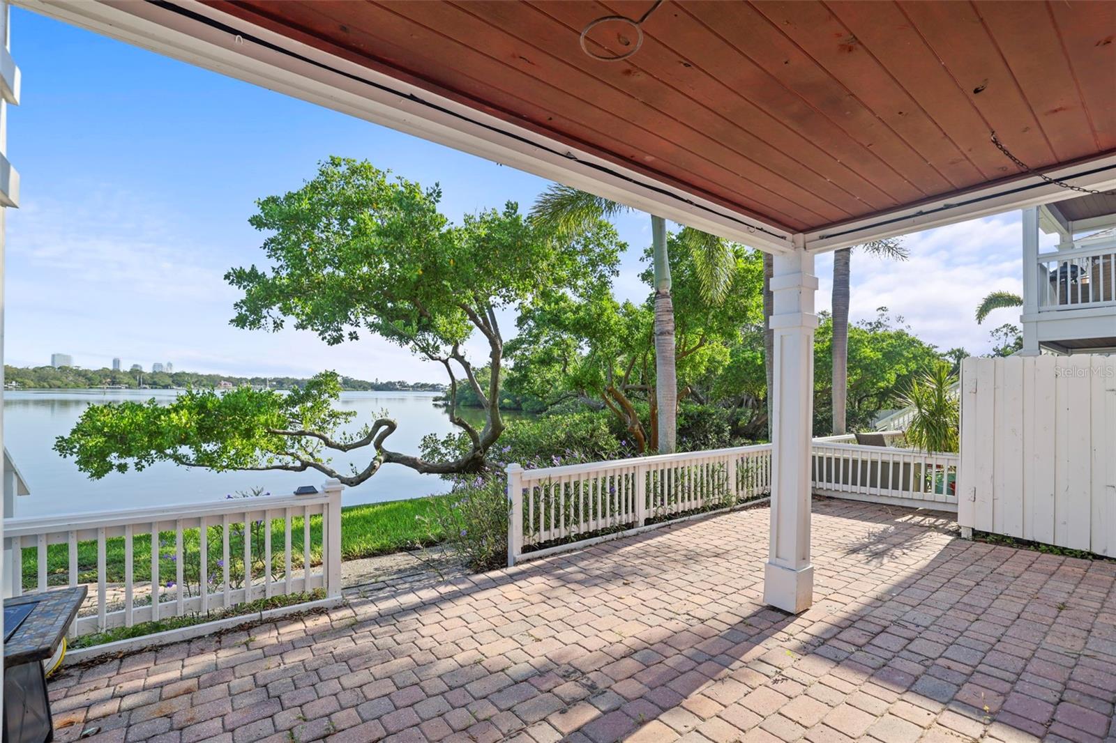 247 Pompano Dr Se #b Property Photo 2