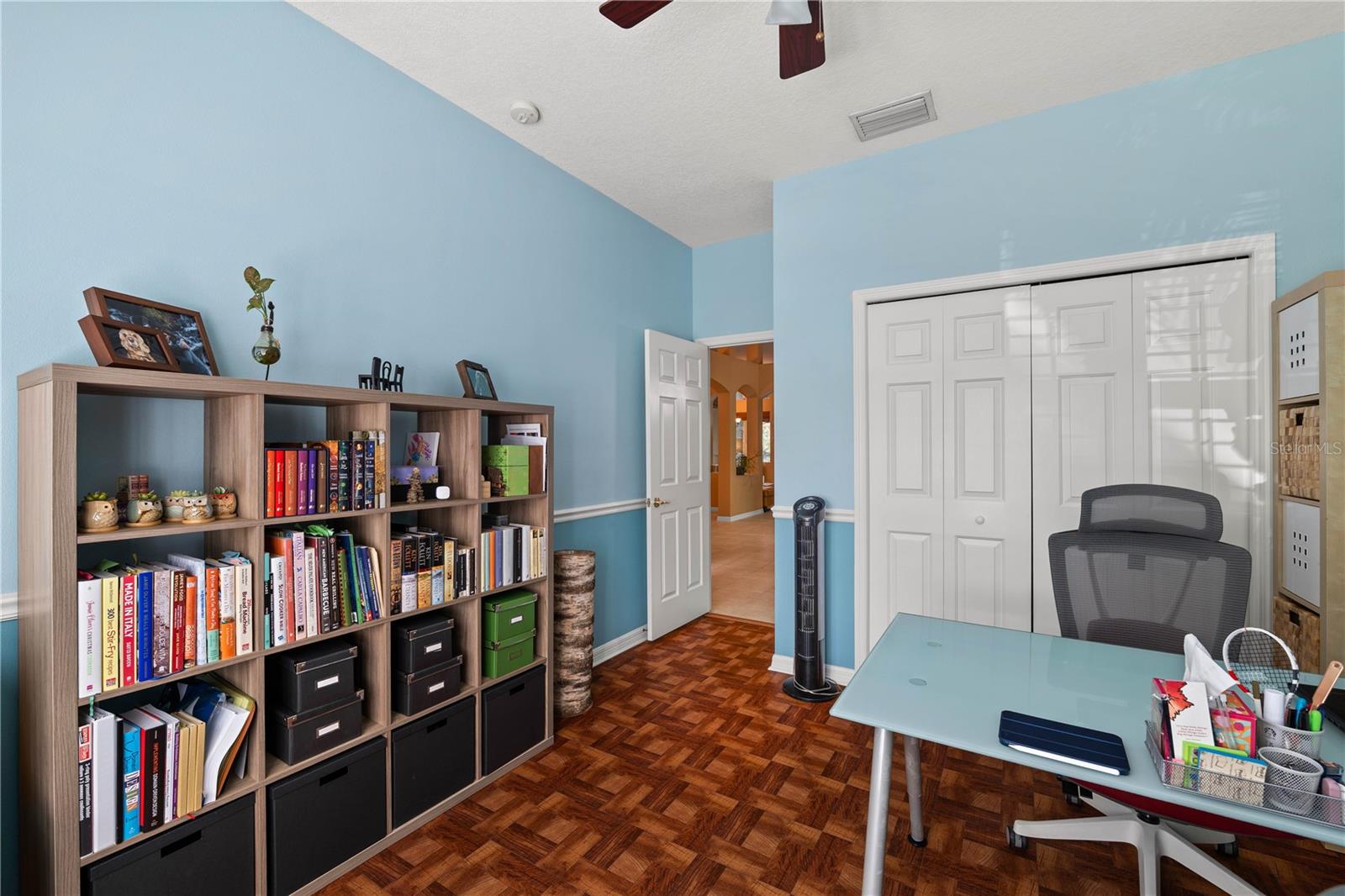 9020 N River Rd Property Photo 35