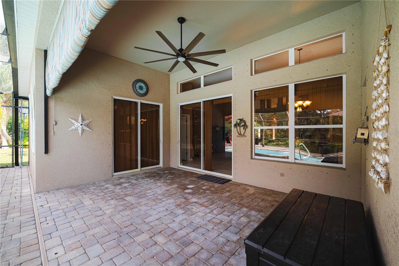 9020 N River Rd Property Photo 43