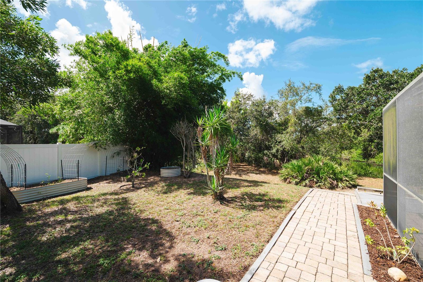 9020 N River Rd Property Photo 51