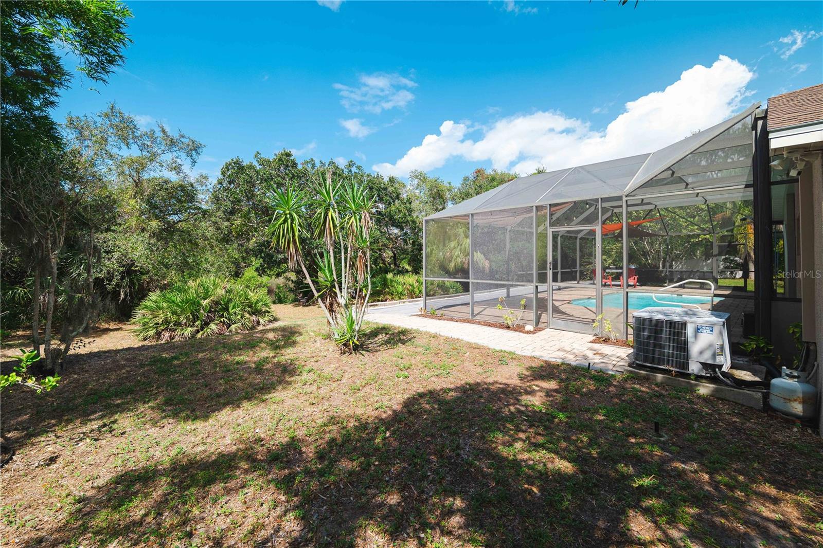 9020 N River Rd Property Photo 53