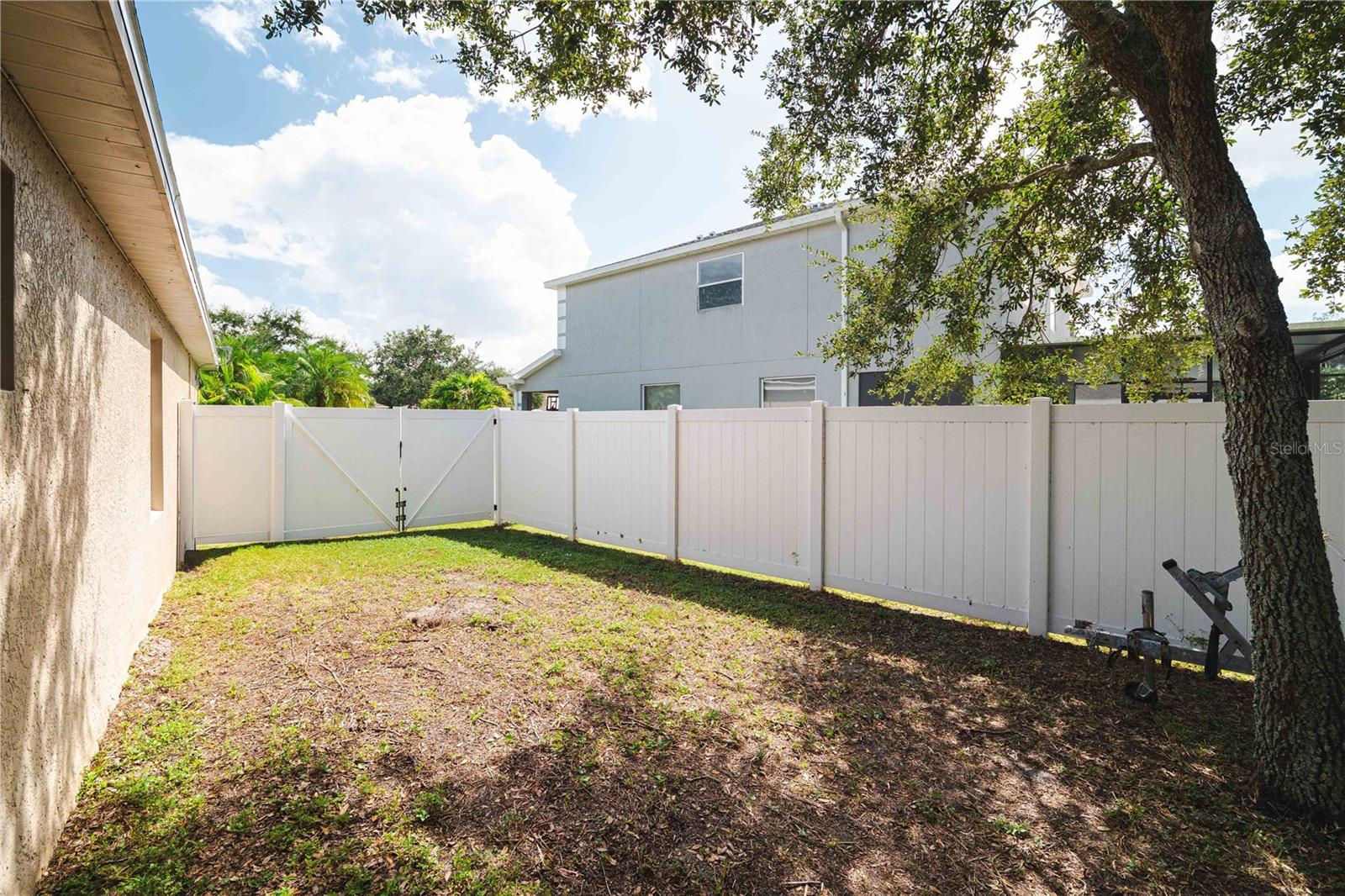 9020 N River Rd Property Photo 64