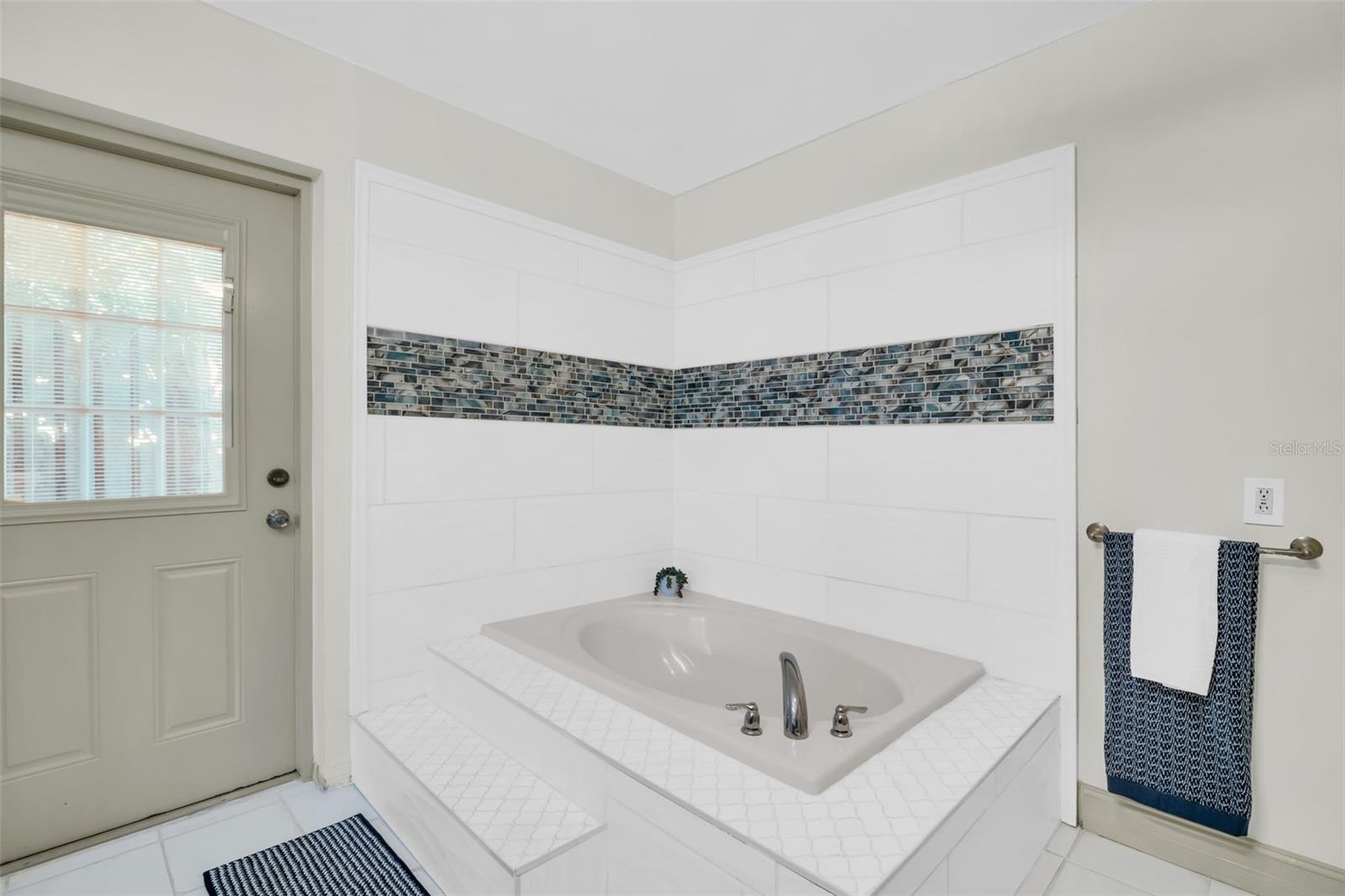 1182 Norwood Ave Property Photo 11