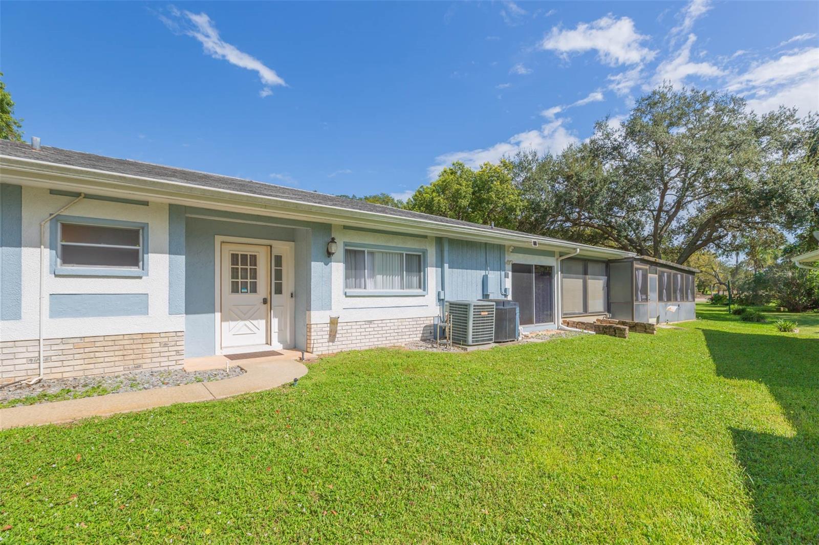 13016 Club Dr Property Photo 5