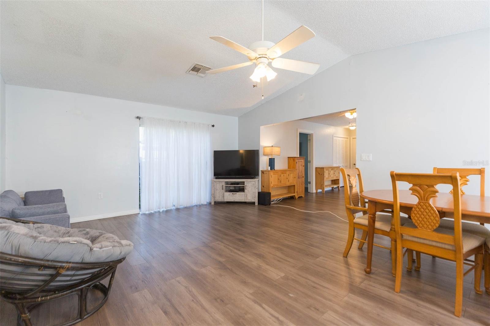 13016 Club Dr Property Photo 6