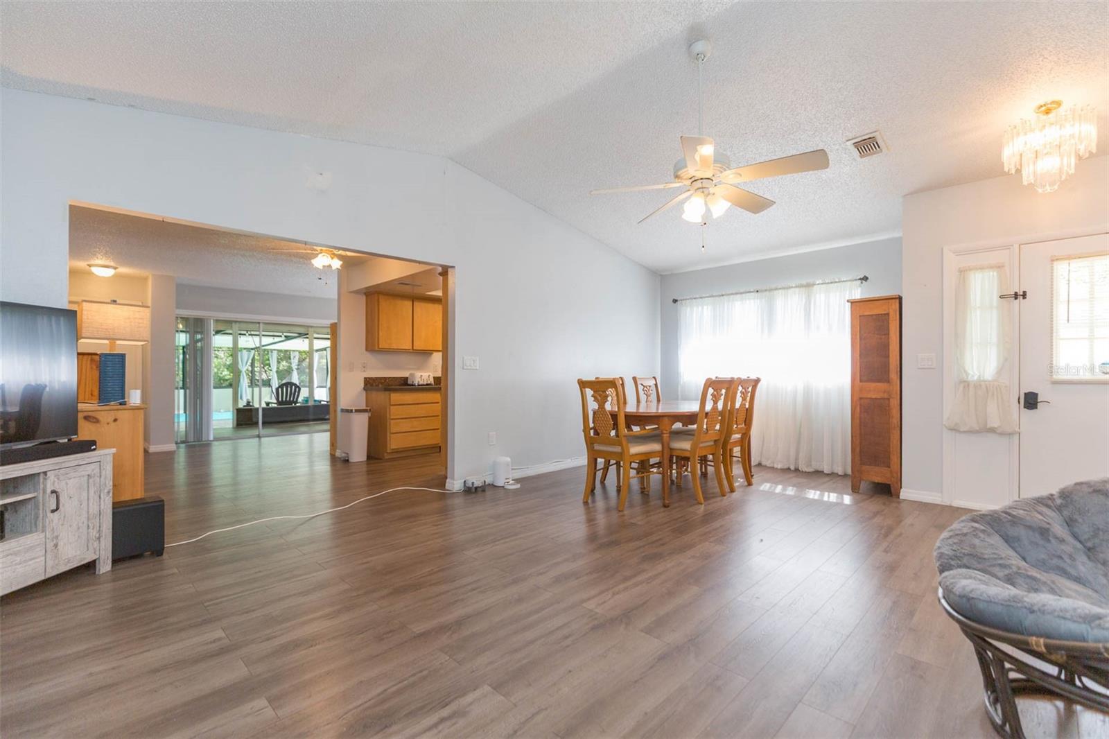 13016 Club Dr Property Photo 7