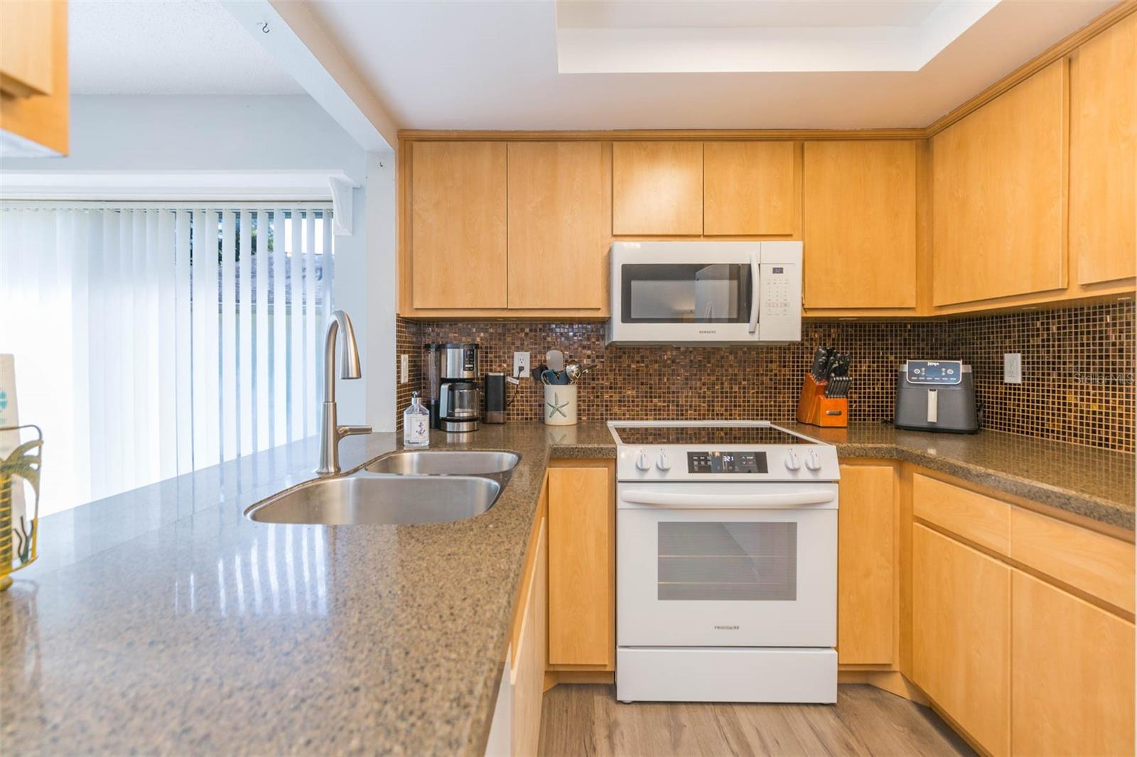 13016 Club Dr Property Photo 17