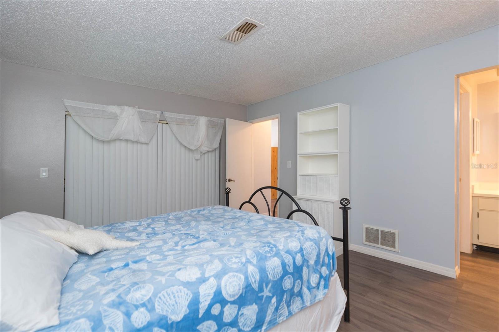 13016 Club Dr Property Photo 28