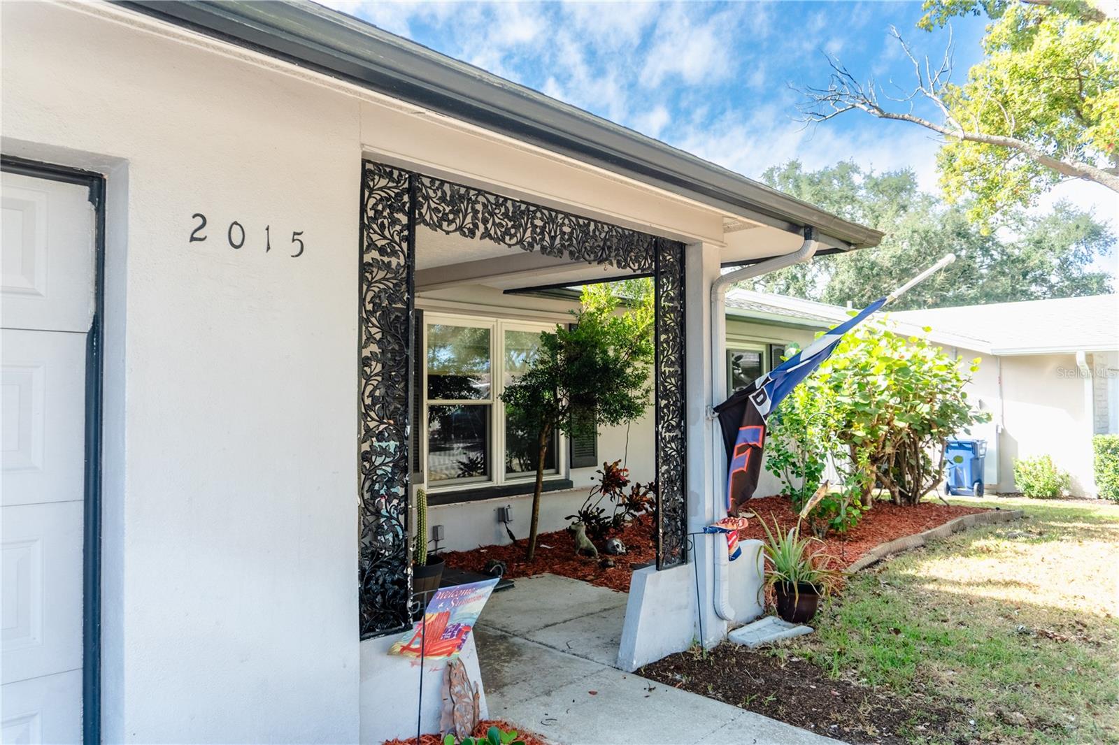 2015 HILLWOOD DR Property Photo 1