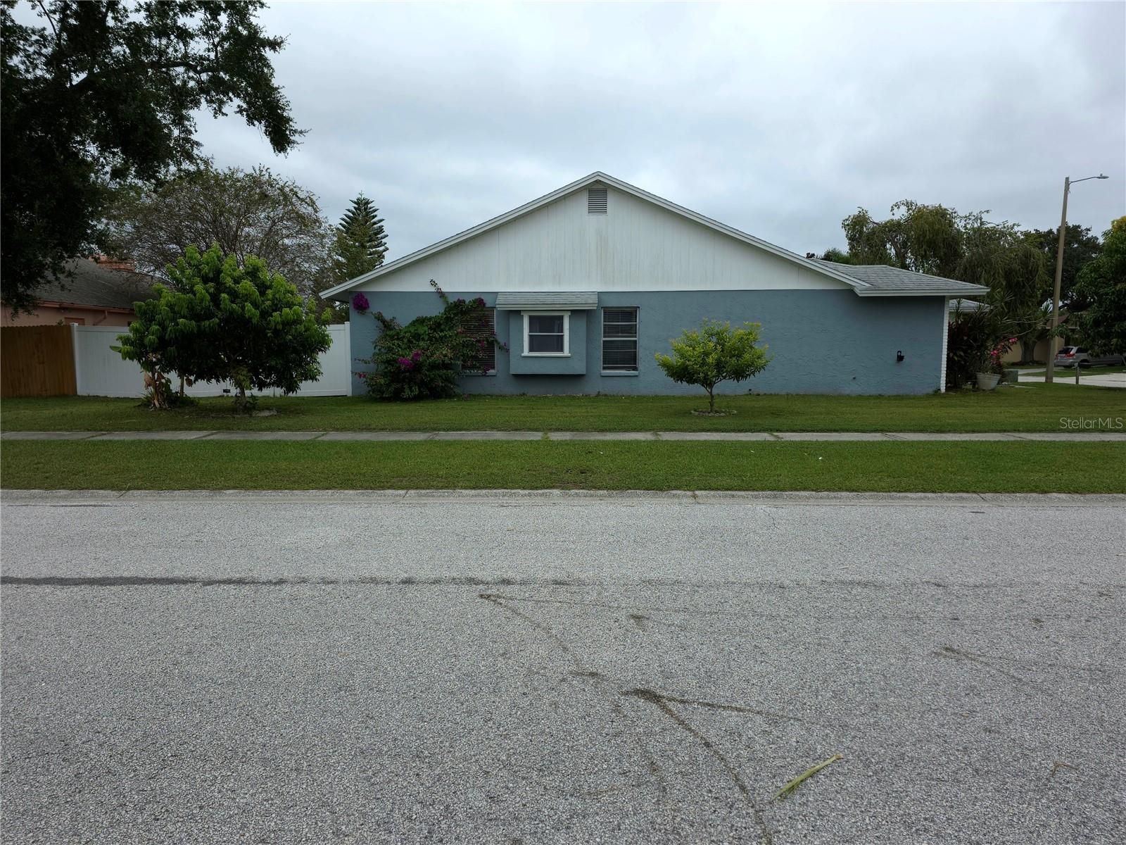 13202 Pine Creek Circle Property Photo 4