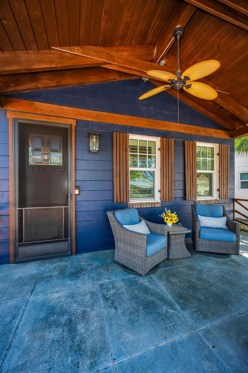 525 Lexington St Property Photo 3