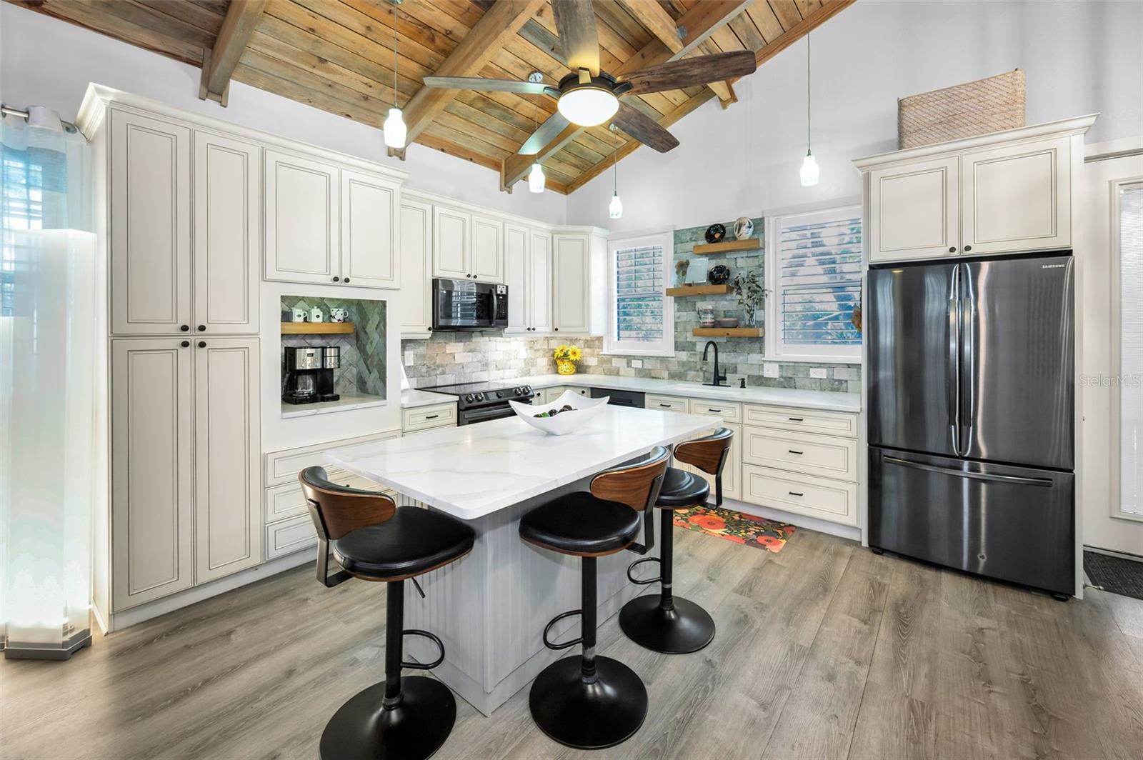 525 Lexington St Property Photo 8