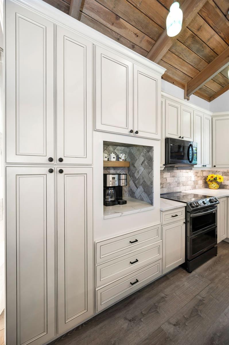 525 Lexington St Property Photo 9