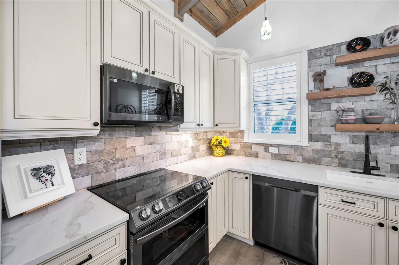 525 Lexington St Property Photo 11