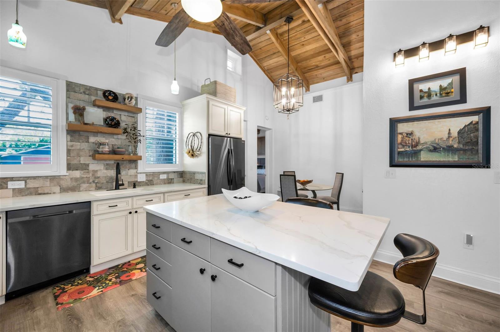 525 Lexington St Property Photo 12