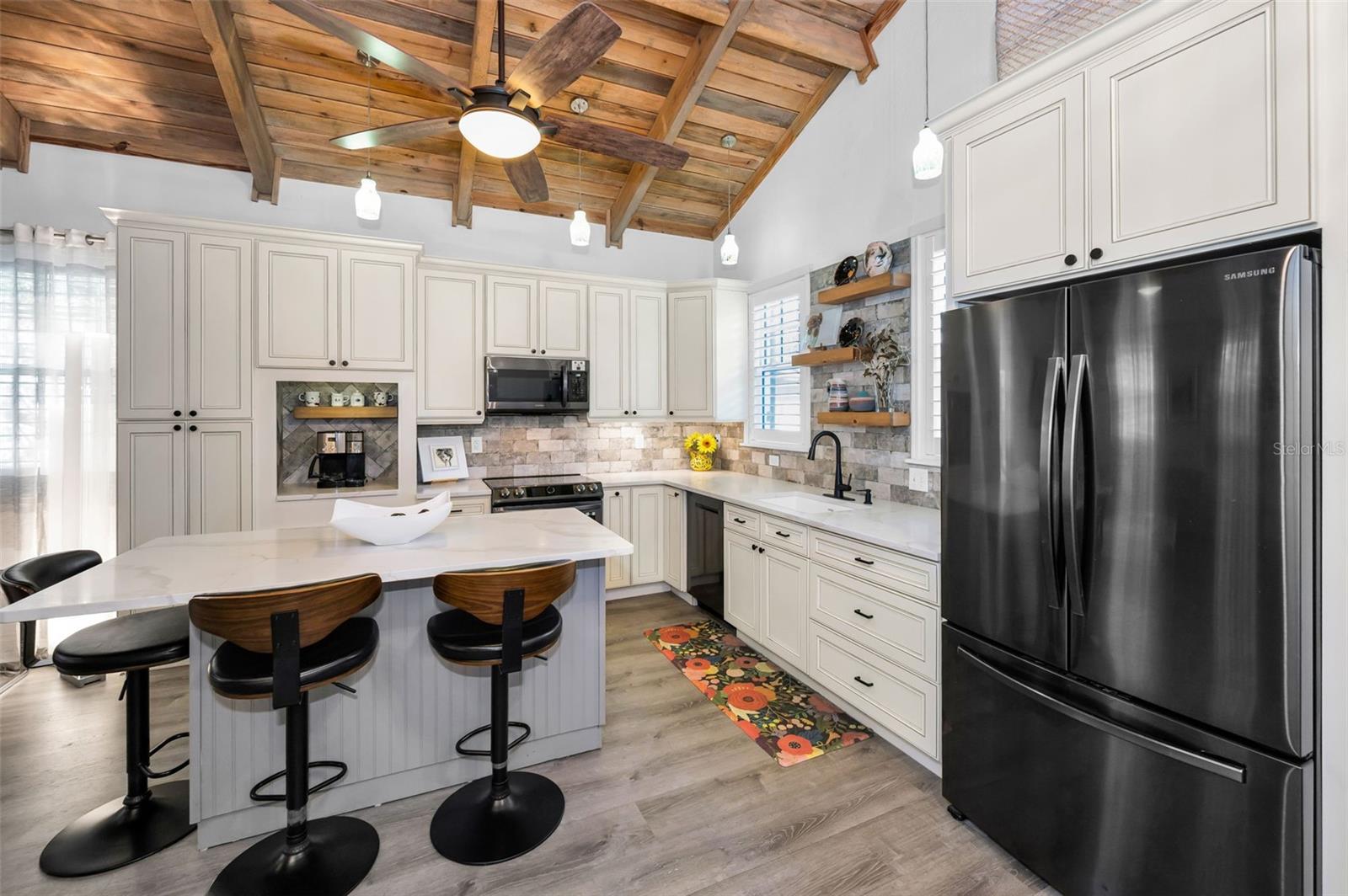 525 Lexington St Property Photo 13