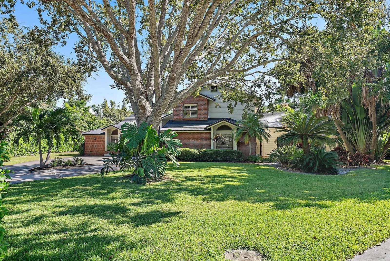 2371 Landings Cir Property Photo 4