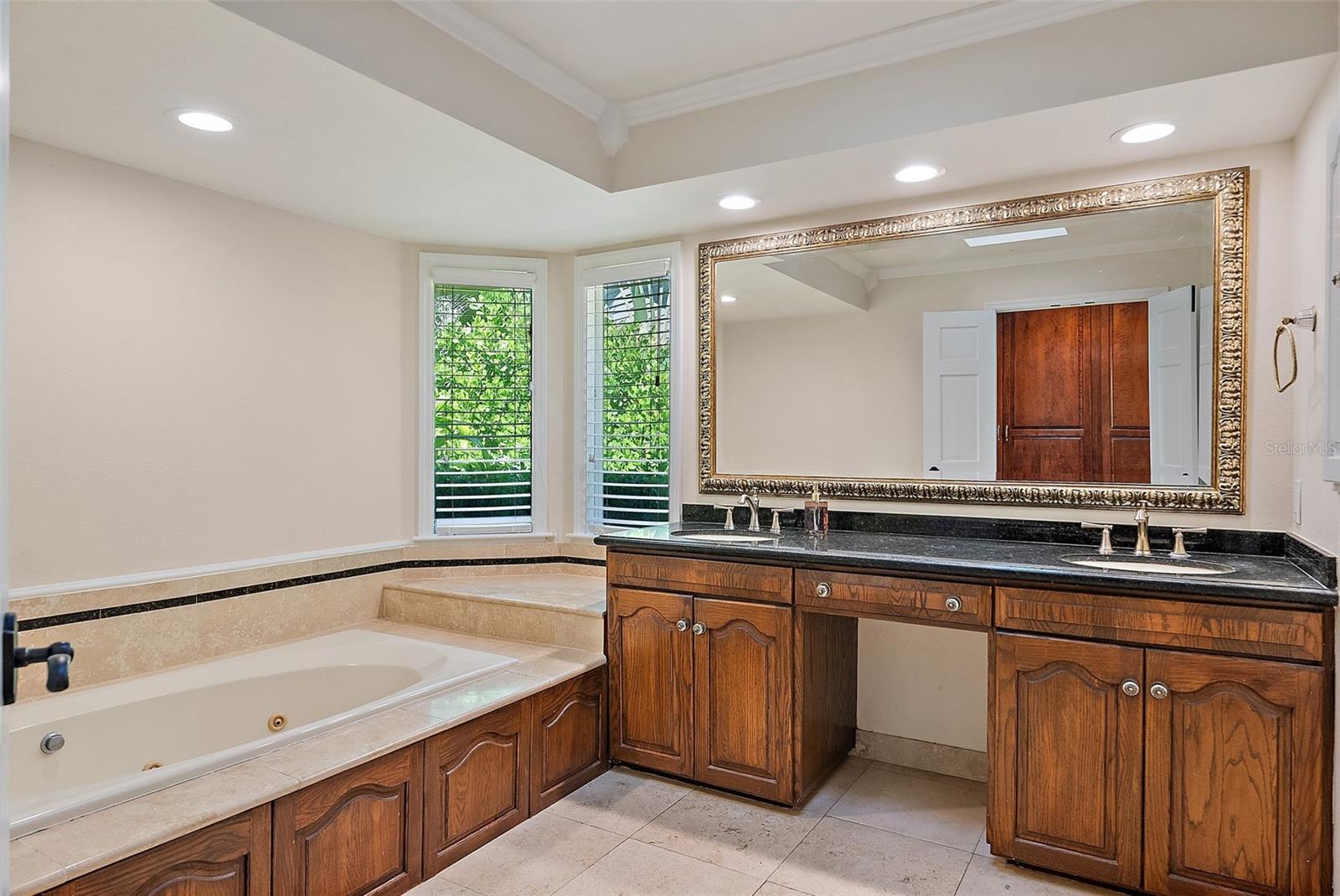 2371 Landings Cir Property Photo 31