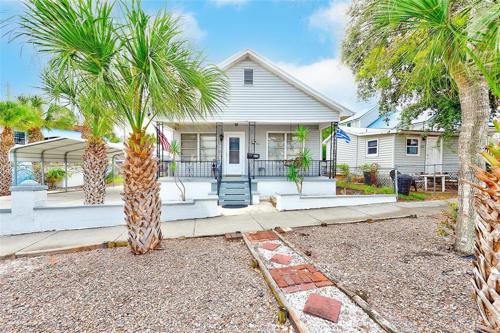 632 Cross St Property Photo 1