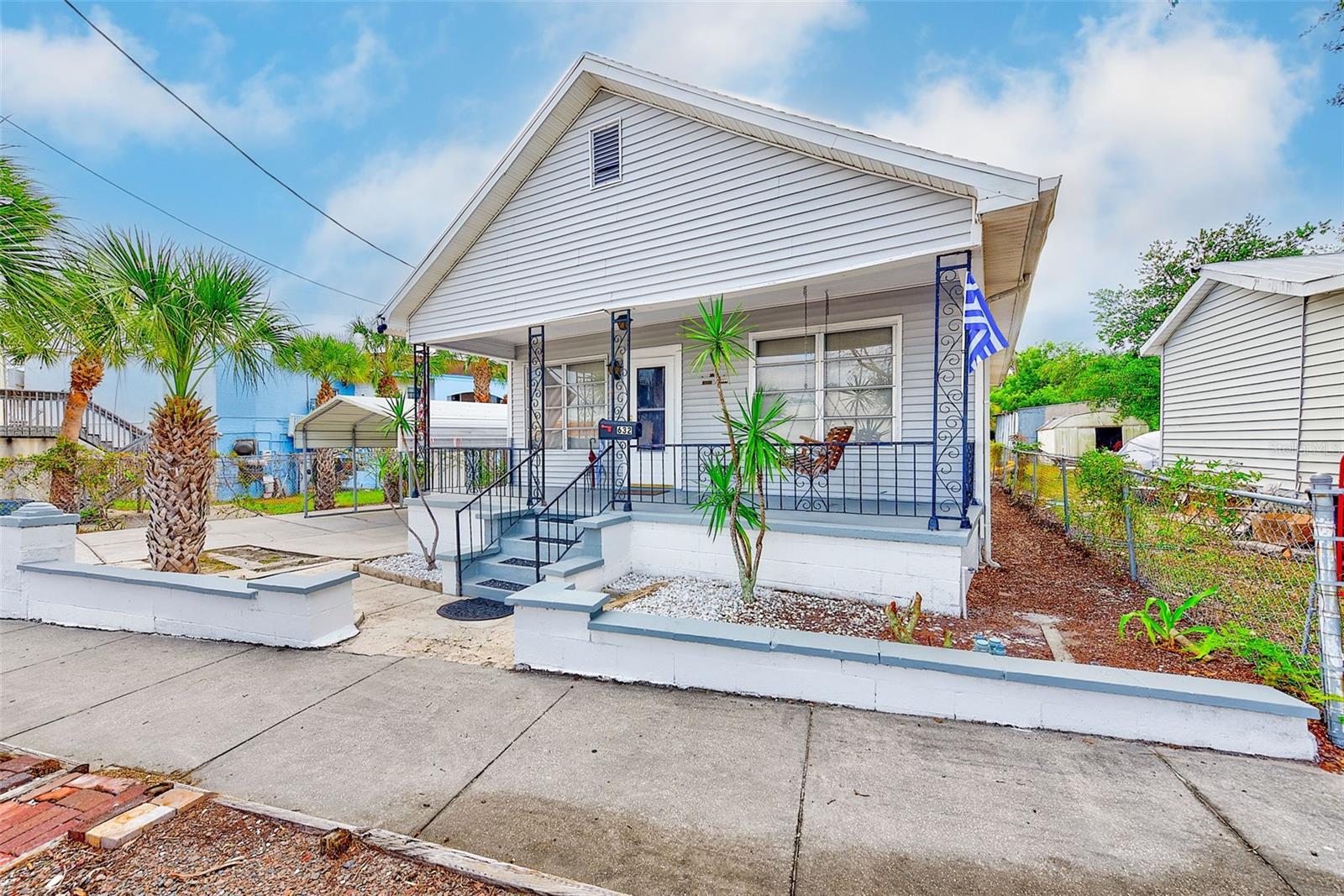 632 Cross St Property Photo 3