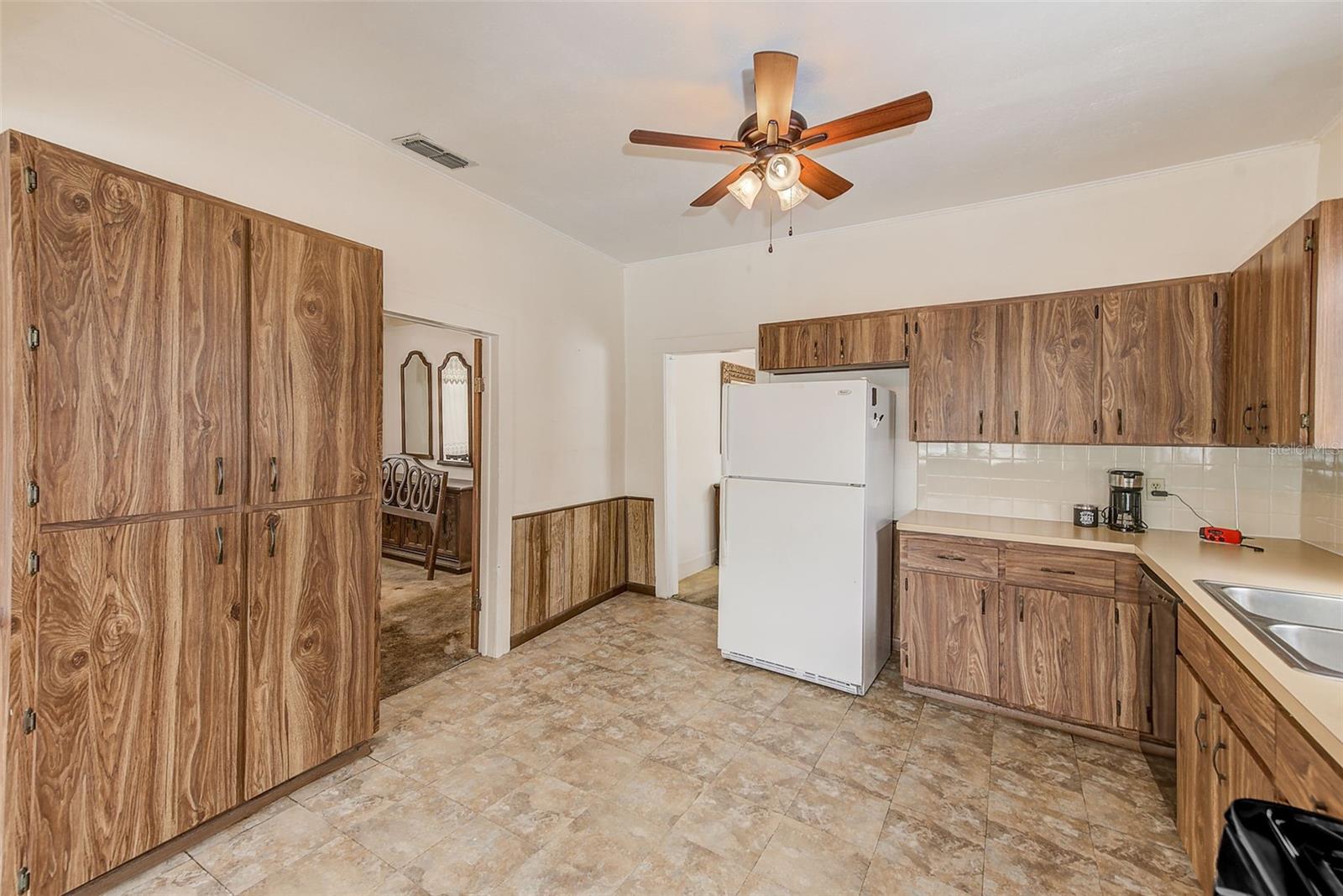 632 Cross St Property Photo 12