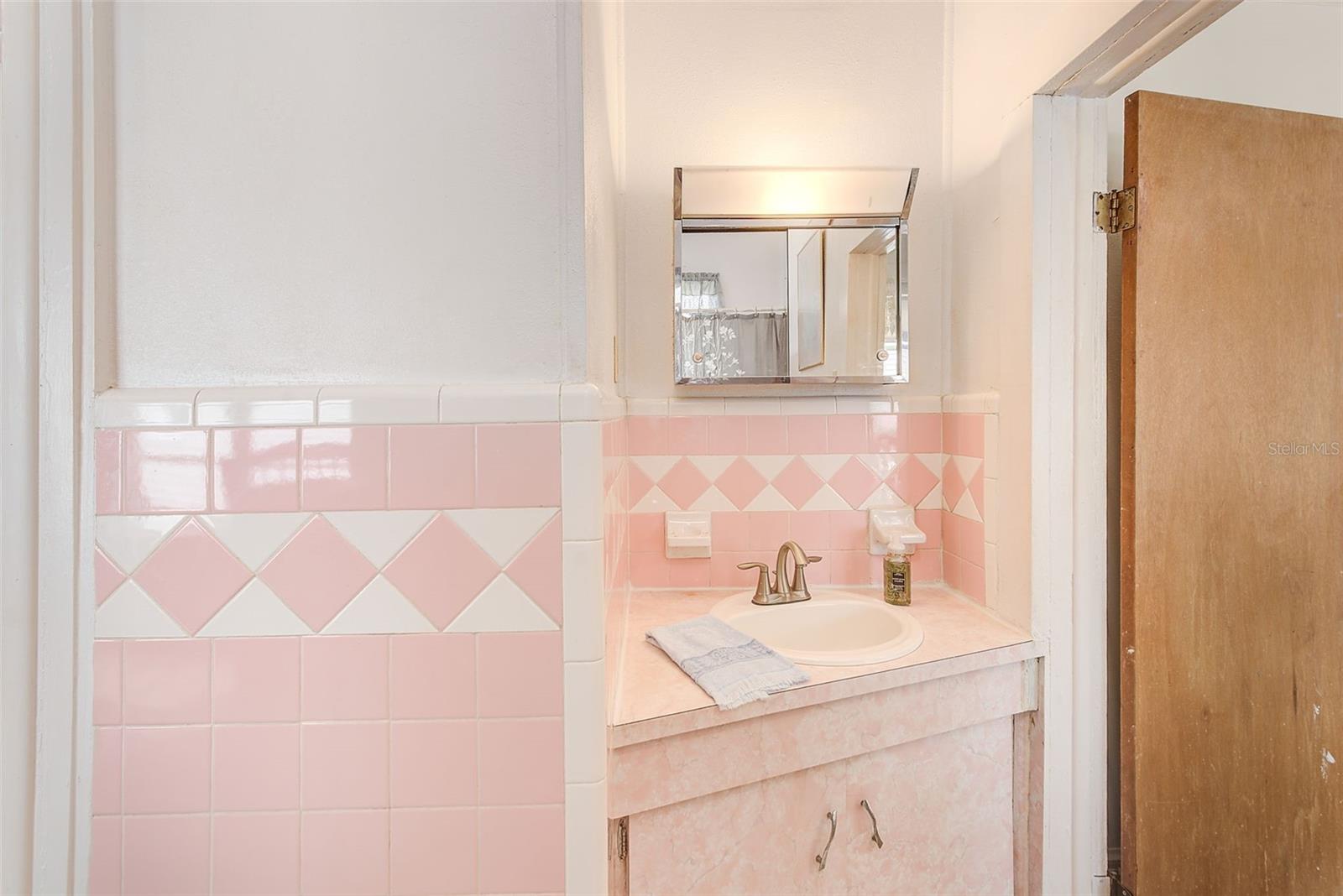 632 Cross St Property Photo 19